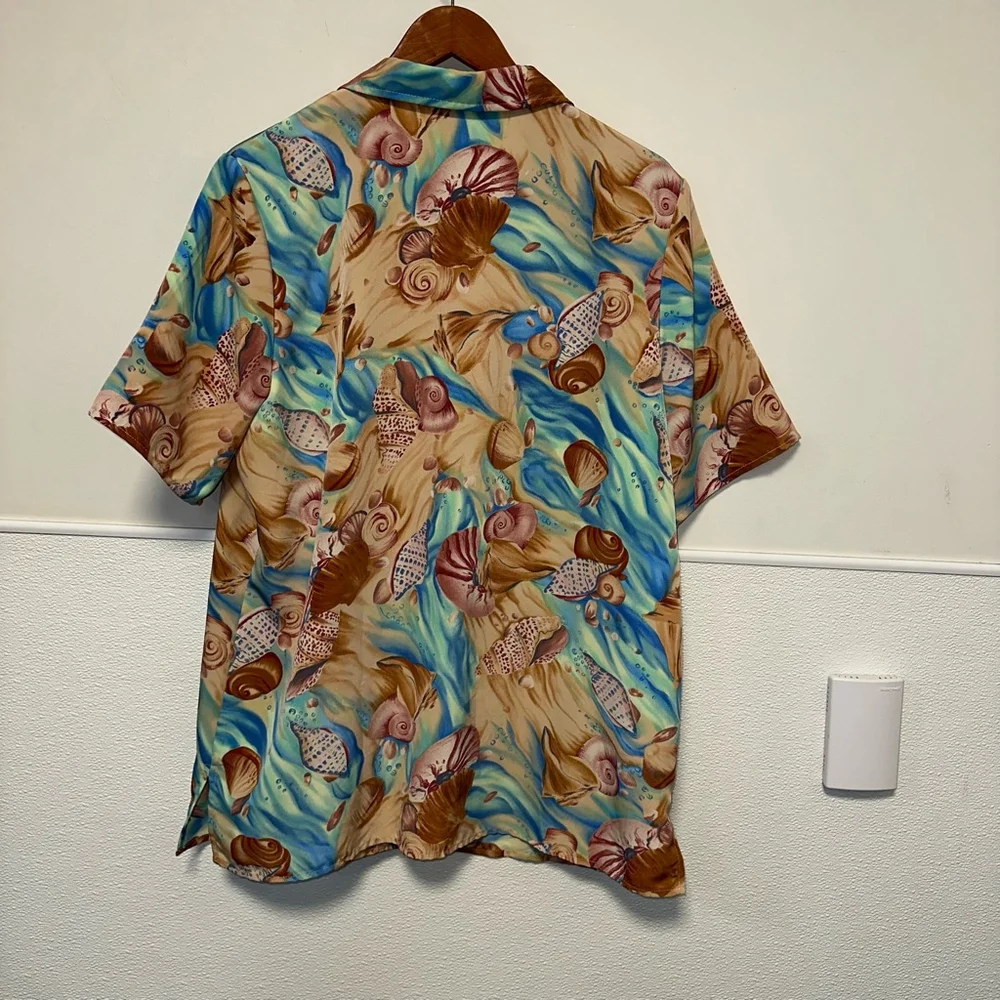 Maggie Sweet Vintage Women’s Button Down Shirt Size L Beige Blue Shell Print - Picture 9 of 10
